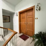 Rent 4 bedroom apartment of 250 m² in Athens