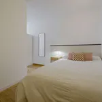 Rent a room of 150 m² in madrid