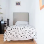 Rent a room of 200 m² in madrid