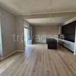 Rent 4 bedroom apartment of 122 m² in Milano