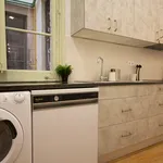 Rent 4 bedroom apartment of 8 m² in Barcelona