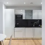 Rent 3 bedroom apartment of 56 m² in Croydon