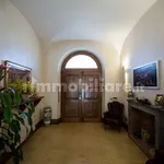 Rent 5 bedroom house of 561 m² in Rome