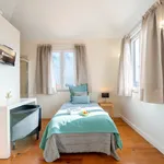 Rent a room of 40 m² in Porto