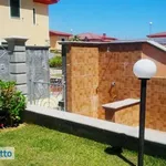 Villa a schiera arredata con piscina