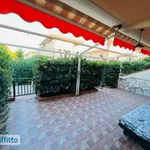 Villa a schiera arredata con piscina