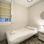 Rent 5 bedroom apartment of 95 m² in Barcelona