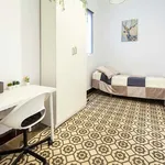 Rent a room of 70 m² in Sevilla