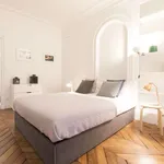 Rent 2 bedroom apartment of 640 m² in Paris