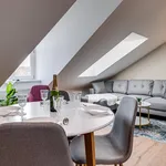 Pronajměte si 2 ložnic/e byt o rozloze 74 m² v Prague