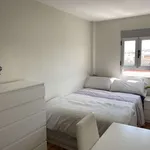 Rent a room of 70 m² in valencia