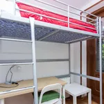 Rent a room of 150 m² in madrid