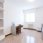 Rent a room of 100 m² in milan