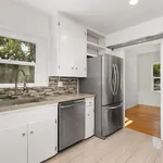 Rent 4 bedroom apartment of 173 m² in Los Angeles