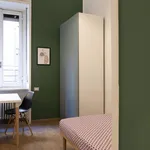 Rent 4 bedroom apartment in Milan