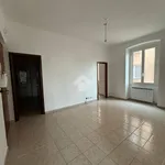 Rent 4 bedroom apartment of 90 m² in Genova