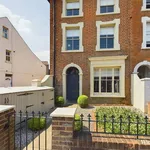 Rent 3 bedroom house in South East England