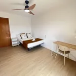 Rent a room of 150 m² in valencia