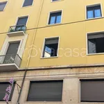 Affitto 5 camera appartamento di 125 m² in Torino