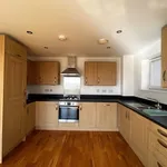 Rent 2 bedroom flat in Llanelli