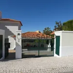 Rent 4 bedroom house of 222 m² in Torres Vedras