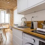 Rent 1 bedroom apartment of 250 m² in Lyon