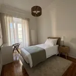 Rent 4 bedroom apartment of 190 m² in lisbon