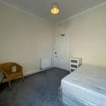 Rent 4 bedroom flat in Edinburgh  East