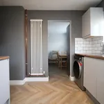 Rent 2 bedroom flat of 1345 m² in Swansea