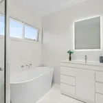 Rent 3 bedroom apartment in Caulfield North