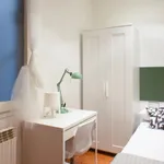 Rent 5 bedroom apartment in Barcelona