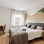 Rent 4 bedroom apartment of 74 m² in Barcelona