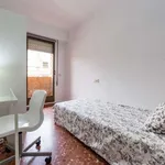 Rent a room of 104 m² in valencia