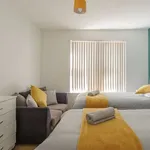 Rent 4 bedroom flat in West Midlands