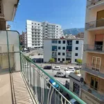 Affitto 3 camera appartamento di 80 m² in salerno