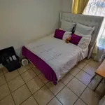 Rent 3 bedroom apartment of 96 m² in Gauteng