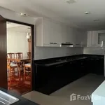 Rent 4 bedroom apartment of 330 m² in Bangkok