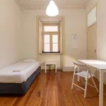 Rent a room of 120 m² in lisbon