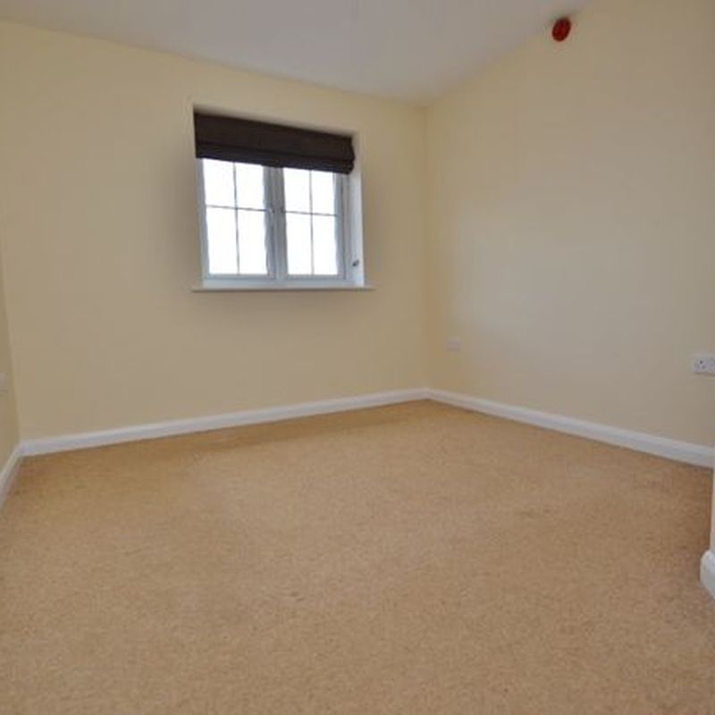 Flat to rent in Fenton Place, Middleton, Leeds LS10