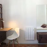 Rent a room of 80 m² in lisbon