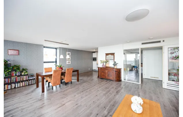 Huur 3 slaapkamer appartement van 130 m² in Almere