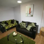 Rent 3 bedroom flat in Leeds