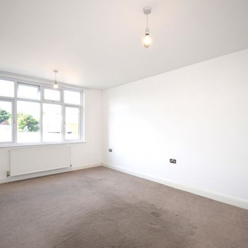 Flat to rent in London Road, Westcliff On Sea SS0