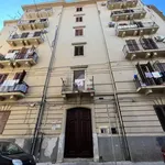 Affitto 4 camera appartamento di 110 m² in Palermo