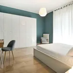 Rent 4 bedroom apartment in Milan