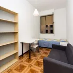 Rent a room of 220 m² in madrid