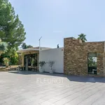 Rent 6 bedroom house of 350 m² in Le Castellet