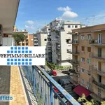 Affitto 3 camera appartamento di 85 m² in Naples