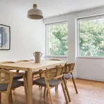 Rent 3 bedroom apartment of 137 m² in lisbon