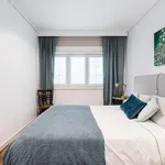 Rent a room of 140 m² in São Félix da Marinha